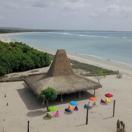 Costa Beach Resort & Club Waingapu Exteriör bild