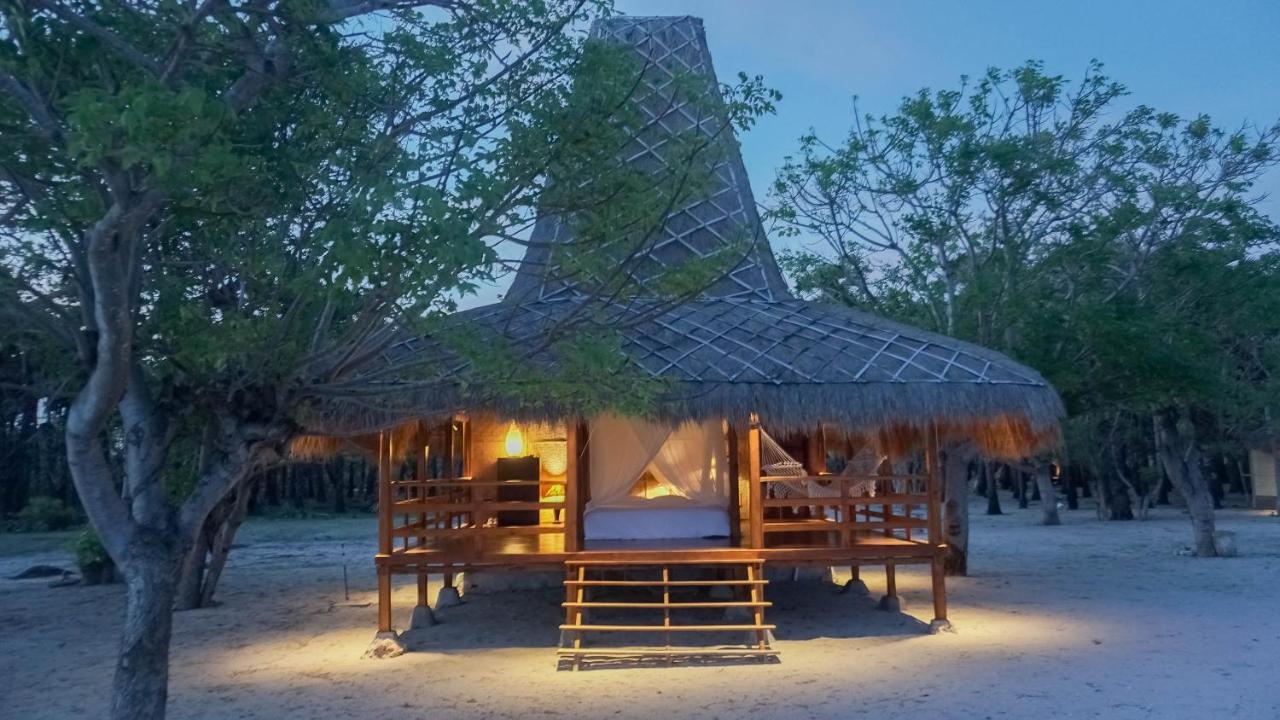 Costa Beach Resort & Club Waingapu Exteriör bild