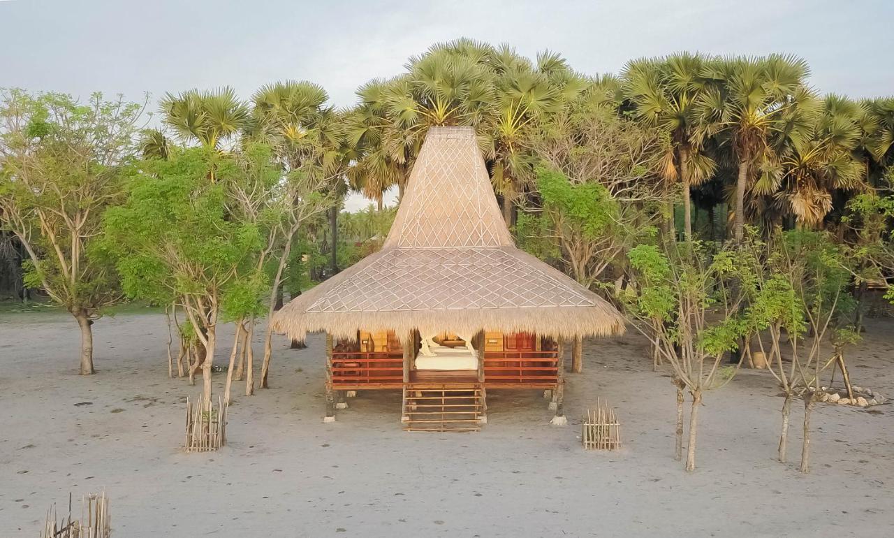 Costa Beach Resort & Club Waingapu Exteriör bild